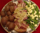 Jambon cuit au four, sauce &agrave; la moutarde et aux oignons caram&eacute;lis&eacute;s &agrave; l'&eacute;rable