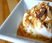 Yogourt grec et noix grill&eacute;es